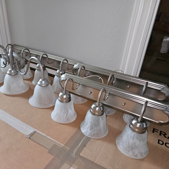 QUORUM HOME COLLECTION 3-LIGHT 24" W TRANSITIONAL SATIN NICKEL VANITY FIXTURE- 2 - Picture 3 of 5